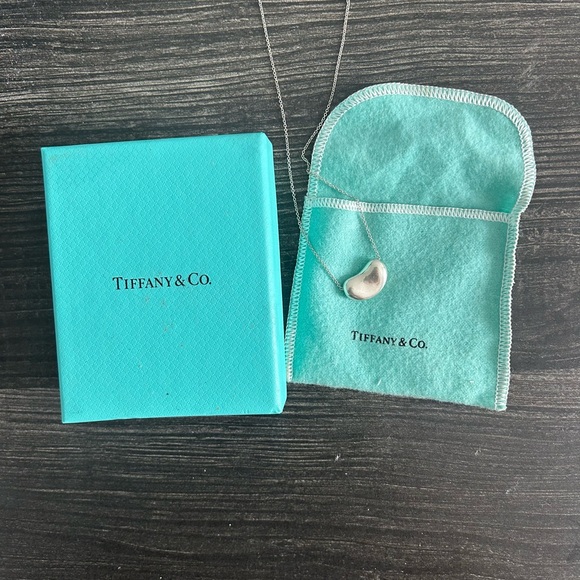 Tiffany & Co. Elsa Peretti®
Bean® design Pendant - Picture 5 of 7